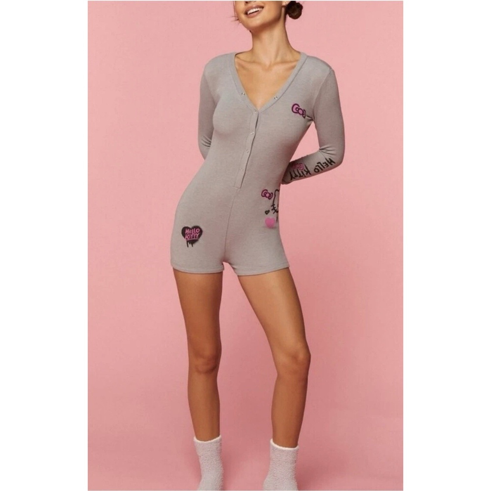 FOREVER 21 Women’s Hello Kitty Ribbed Graphic Print V-Neck Button Romper S